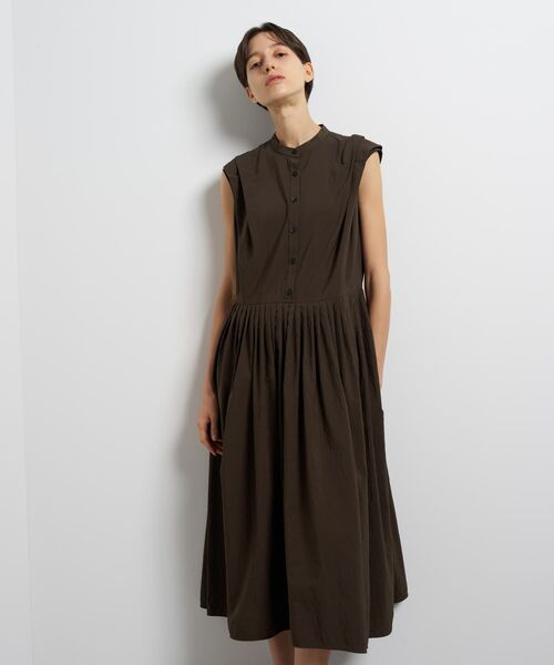 LANVIN en Bleu(ランバンオンブルー)の「ナイロンタッサータックワンピース(ワンピース・レディース・ブラック/イエロー/キャメル・36/38)」の7枚目の写真