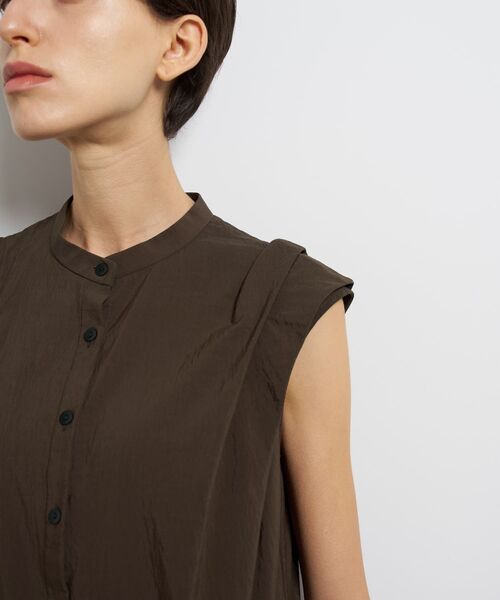 LANVIN en Bleu(ランバンオンブルー)の「ナイロンタッサータックワンピース(ワンピース・レディース・ブラック/イエロー/キャメル・36/38)」の9枚目の写真