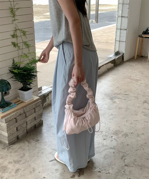 LA VORAGINE(ラ ヴォラジネ)の「ドット柄 シワシワクラウドバッグ 3 色展開 ショルダー&クロスボディ兼用(ショルダーバッグ・レディース・White/Black/PINK・FREE)」の15枚目の写真