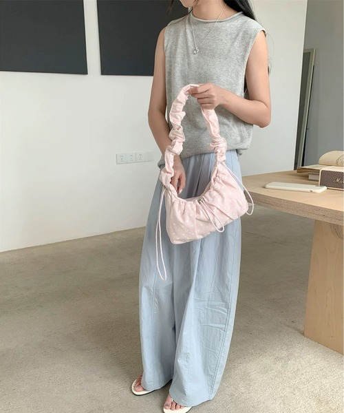 LA VORAGINE(ラ ヴォラジネ)の「ドット柄 シワシワクラウドバッグ 3 色展開 ショルダー&クロスボディ兼用(ショルダーバッグ・レディース・White/Black/PINK・FREE)」の14枚目の写真