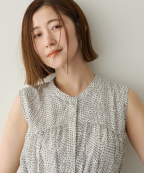 YECCA VECCA(イェッカヴェッカ)の「シアードット柄ギャザーワンピース(ワンピース・レディース・オフホワイト/ブラック・FREE)」の8枚目の写真