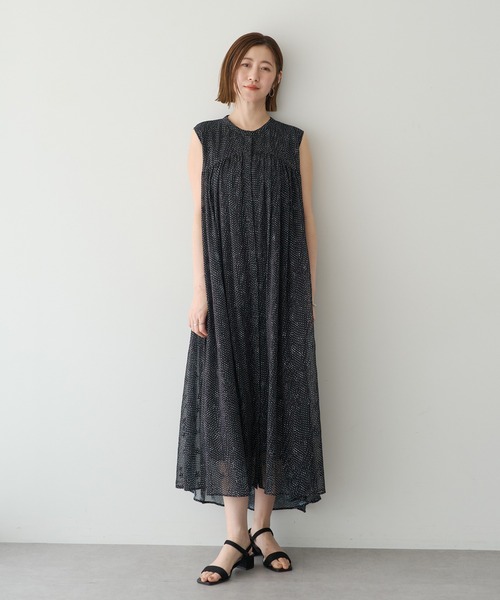 YECCA VECCA(イェッカヴェッカ)の「シアードット柄ギャザーワンピース(ワンピース・レディース・オフホワイト/ブラック・FREE)」の12枚目の写真