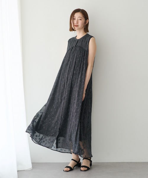 YECCA VECCA(イェッカヴェッカ)の「シアードット柄ギャザーワンピース(ワンピース・レディース・オフホワイト/ブラック・FREE)」の13枚目の写真