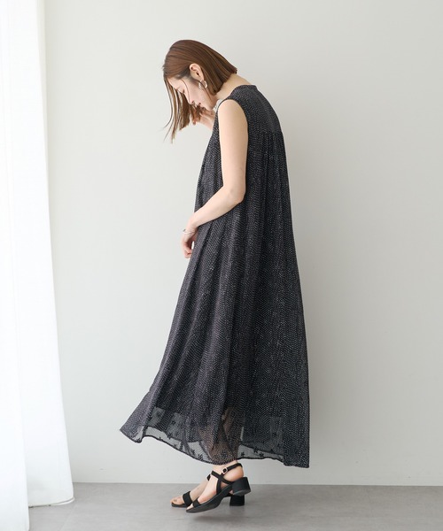 YECCA VECCA(イェッカヴェッカ)の「シアードット柄ギャザーワンピース(ワンピース・レディース・オフホワイト/ブラック・FREE)」の14枚目の写真