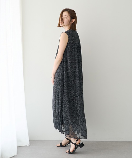 YECCA VECCA(イェッカヴェッカ)の「シアードット柄ギャザーワンピース(ワンピース・レディース・オフホワイト/ブラック・FREE)」の15枚目の写真