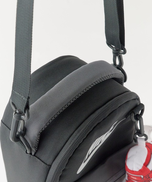 NIKE（ナイキ）の「NIKE/ナイキ NAN NIKE BUDDIES LUNCH TOTE ショルダーバッグ トート キッズ  2026年 夏 夏服（ショルダーバッグ・キッズ・ブラック・FREE）」の6枚目の写真
