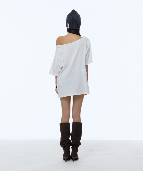 GILAARCHIVE（ギラアーカイブ）の「SQUARE STUD BELT ONE SHOULDER T-SHIRTS_WHITE（Tシャツ/カットソー・レディース・その他・FREE）」の4枚目の写真