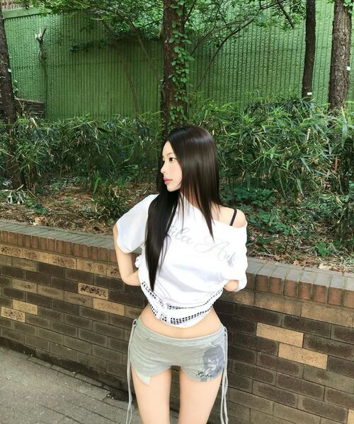 GILAARCHIVE（ギラアーカイブ）の「SQUARE STUD BELT ONE SHOULDER T-SHIRTS_WHITE（Tシャツ/カットソー・レディース・その他・FREE）」の12枚目の写真