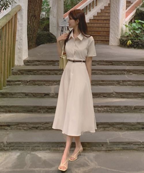 FAVORITO(ファヴォリート)の「ベルト付き襟付きシャツワンピース(シャツワンピース・レディース・ベージュ/ネイビー・F)」の9枚目の写真