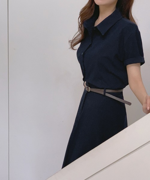 FAVORITO(ファヴォリート)の「ベルト付き襟付きシャツワンピース(シャツワンピース・レディース・ベージュ/ネイビー・F)」の16枚目の写真
