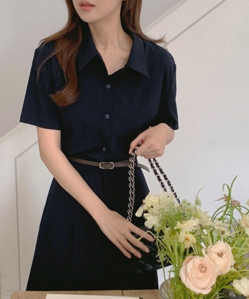 FAVORITO(ファヴォリート)の「ベルト付き襟付きシャツワンピース(シャツワンピース・レディース・ベージュ/ネイビー・F)」の13枚目の写真