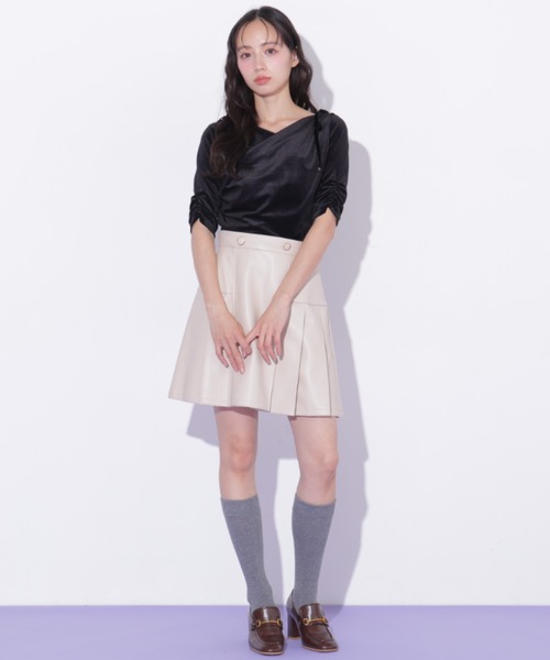 JILL by JILL STUART(ジルバイジルスチュアート)の「サイドプリーツフェイクレザーミニスカート(スカート・レディース・ブラウン/ベージュ・MEDIUM/SMALL)」の9枚目の写真