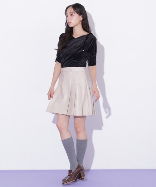 JILL by JILL STUART(ジルバイジルスチュアート)の「サイドプリーツフェイクレザーミニスカート(スカート・レディース・ブラウン/ベージュ・MEDIUM/SMALL)」の7枚目の写真