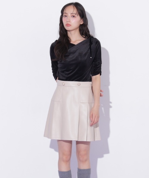 JILL by JILL STUART(ジルバイジルスチュアート)の「サイドプリーツフェイクレザーミニスカート(スカート・レディース・ブラウン/ベージュ・MEDIUM/SMALL)」の4枚目の写真