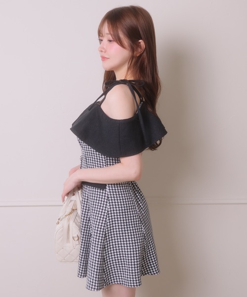 LIPSERVICE(リップサービス)の「ツイードバイカラーオフショルフレアワンピース(ワンピース・レディース・ブラック/アイボリー・M/S)」の5枚目の写真