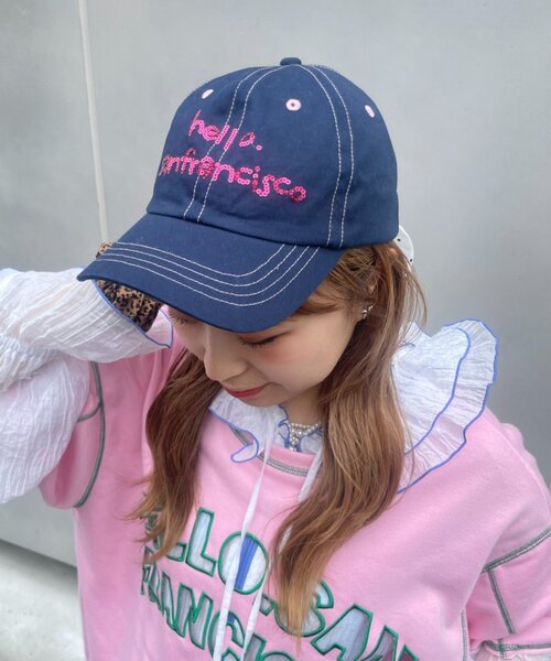HELLO.SANFRANCISCO(ハローサンフランシスコ)の「【HELLO.SANFRANCISCO】スパンコールロゴリボンキャップ(キャップ・レディース・ピンク/イエロー/ネイビー・ONE SIZE)」の4枚目の写真