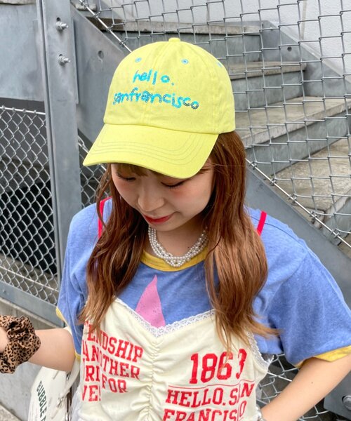 HELLO.SANFRANCISCO(ハローサンフランシスコ)の「【HELLO.SANFRANCISCO】スパンコールロゴリボンキャップ(キャップ・レディース・ピンク/イエロー/ネイビー・ONE SIZE)」の8枚目の写真
