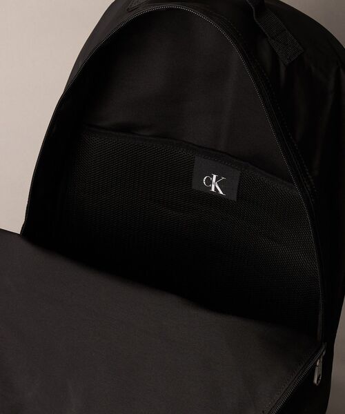 Calvin Klein（カルバン・クライン）の「リュック - スポーツエッセンシャルバックパック（バックパック/リュック・メンズ・ブラック・FREE）」の3枚目の写真