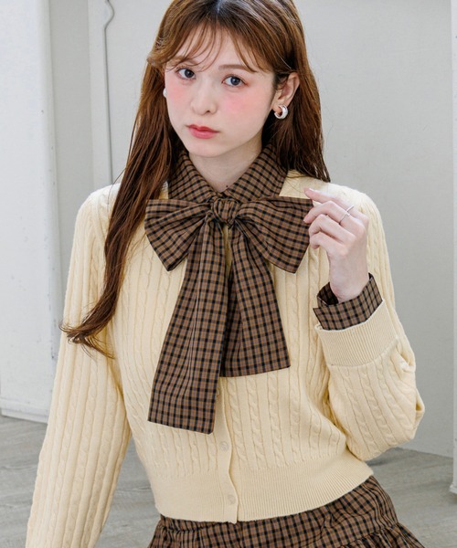 alotta(アロッタ)の「【Corie】チェック柄ボウタイシャツ2WAY仕様カーディガン(カーディガン/ボレロ・レディース・グレー/ブラック/アイボリー・M/L)」の2枚目の写真