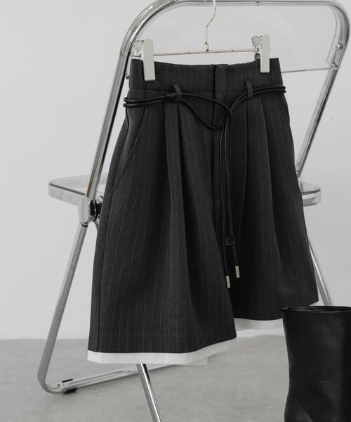 SENSE OF PLACE by URBAN RESEARCH(センスオブプレイスバイアーバンリサーチ)の「『イージーケア』レイヤードヘムショートパンツ(その他パンツ・レディース・グレー系その他/ブラック・MEDIUM/SMALL)」の2枚目の写真