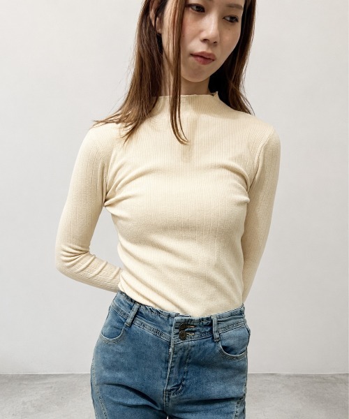 GREENHOX（グリーンホックス）の「縦ライン細見えリブニット モックネック長袖トップス（ニット/セーター・レディース・アイボリー/グレー・FREE）」の5枚目の写真
