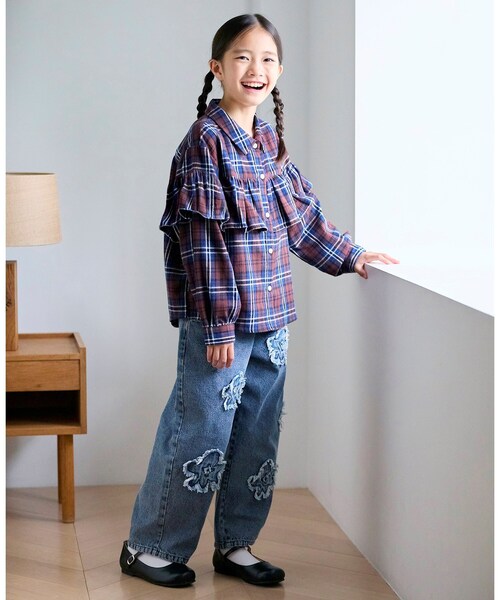 VIVIAN BLUE(ビビアンブルー)の「《110-160cm展開》フラワーアップリケカーブデニムパンツ(その他パンツ・キッズ・ブラック/ブルー系その他・13/14/16/15 /11/12)」の5枚目の写真
