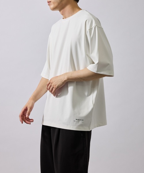 j.n.r.d(ジェー・エヌ・アール・ディー)の「ドレープポンチワンポイントTシャツ(Tシャツ/カットソー・メンズ・ブルー系その他2/ホワイト/ブラック・L/M/LL)」の2枚目の写真