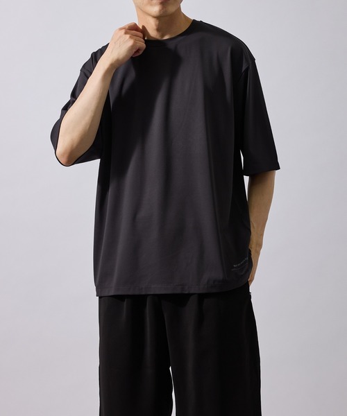 j.n.r.d(ジェー・エヌ・アール・ディー)の「ドレープポンチワンポイントTシャツ(Tシャツ/カットソー・メンズ・ブルー系その他2/ホワイト/ブラック・L/M/LL)」の1枚目の写真