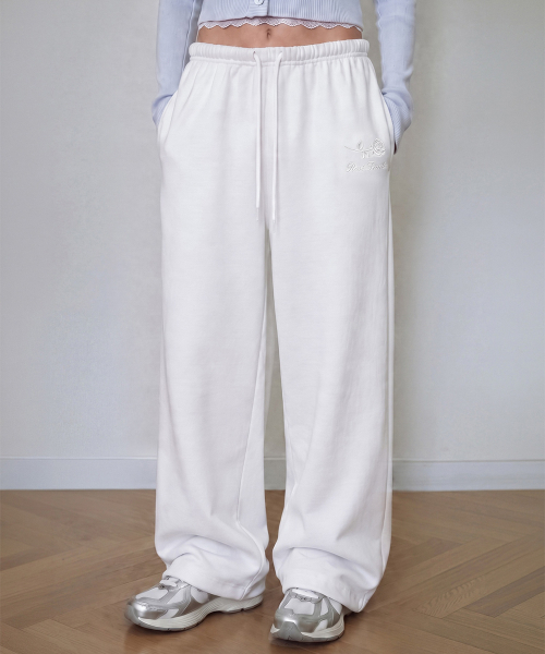 ROSEFRANTZ（ロゼフランツ）の「ローズ刺繍スタンダードスウェットパンツ [アイボリー]（スウェットパンツ・レディース・アイボリー・SMALL/MEDIUM/X-SMALL）」の2枚目の写真