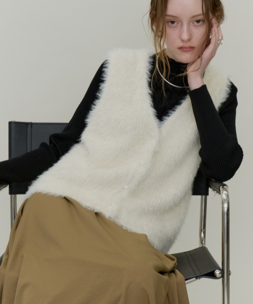 Plumel(プルメル)の「Long lame Shaggy Knit Vest / ロングラメシャギーニットベスト(ベスト・レディース・ネイビー/グレー/アイボリー・MEDIUM)」の2枚目の写真