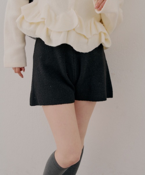 continuer de NICE CLAUP(コンティニューデナイスクラップ)の「ニットショートパンツ(その他パンツ・レディース・グレー/ブラック・SMALL/MEDIUM)」の2枚目の写真