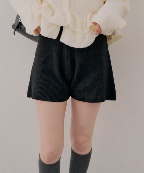 continuer de NICE CLAUP(コンティニューデナイスクラップ)の「ニットショートパンツ(その他パンツ・レディース・グレー/ブラック・SMALL/MEDIUM)」の4枚目の写真