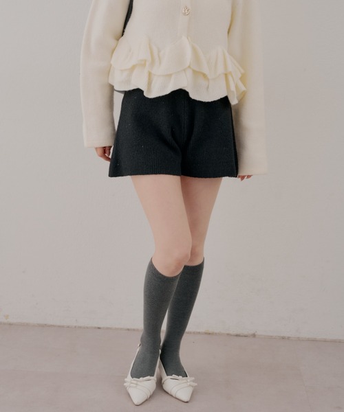 continuer de NICE CLAUP(コンティニューデナイスクラップ)の「ニットショートパンツ(その他パンツ・レディース・グレー/ブラック・SMALL/MEDIUM)」の5枚目の写真