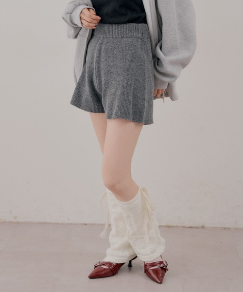 continuer de NICE CLAUP(コンティニューデナイスクラップ)の「ニットショートパンツ(その他パンツ・レディース・グレー/ブラック・SMALL/MEDIUM)」の13枚目の写真