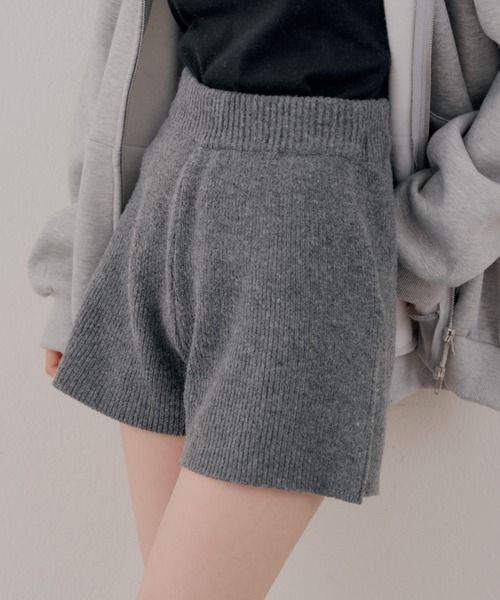 continuer de NICE CLAUP(コンティニューデナイスクラップ)の「ニットショートパンツ(その他パンツ・レディース・グレー/ブラック・SMALL/MEDIUM)」の11枚目の写真