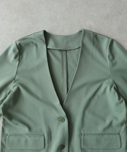 antiqua(アンティカ)の「接触冷感 ストレッチ ノーカラー スーツジャケット(ノーカラージャケット・レディース・アイボリー/グリーン/ネイビー/ブラック・L/M)」の9枚目の写真