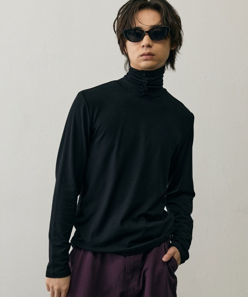 Shoowtime（ショウタイム）の「Slim Fit  Button Detail High Neck Long Sleeve Tee   / スリムフィットボタンディテールハイネックロングスリーブTシャツ（Tシャツ/カットソー・メンズ・ブラック/グレー・LARGE/MEDIUM/X-LARGE）」の2枚目の写真