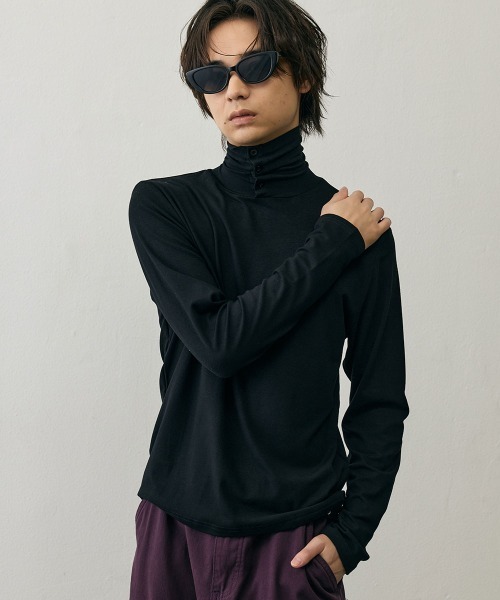 Shoowtime（ショウタイム）の「Slim Fit  Button Detail High Neck Long Sleeve Tee   / スリムフィットボタンディテールハイネックロングスリーブTシャツ（Tシャツ/カットソー・メンズ・ブラック/グレー・LARGE/MEDIUM/X-LARGE）」の3枚目の写真