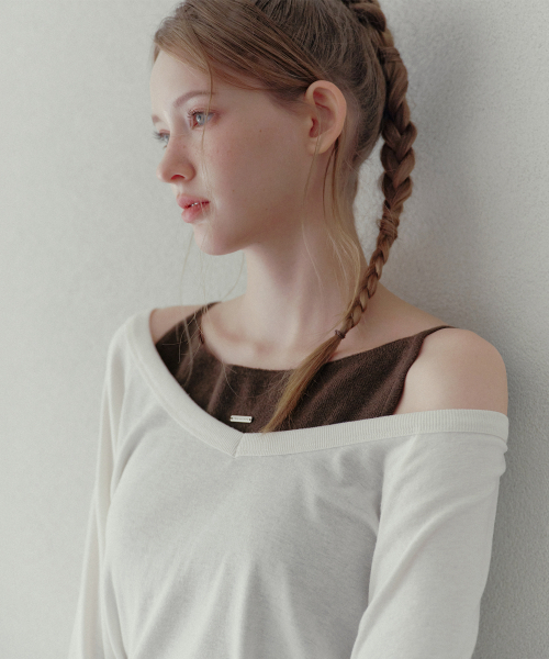 TWEE(トゥウィー)の「トゥエル Vネックラグラン長袖スウェットTシャツ(スウェット・レディース・アイボリー/ブラウン・FREE)」の6枚目の写真