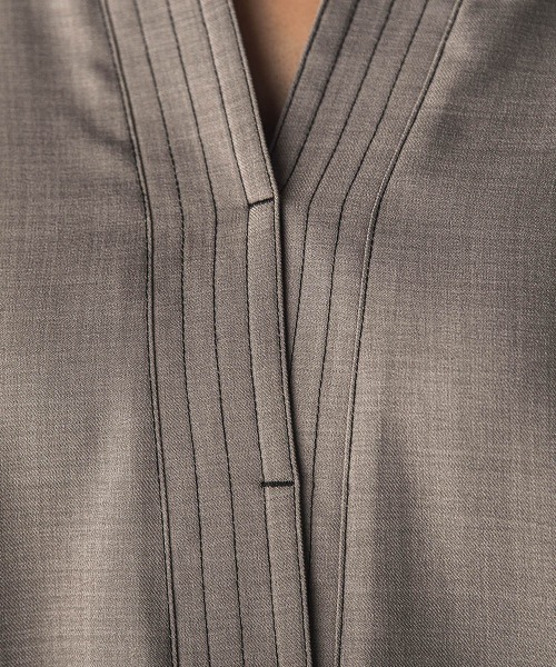 MAYSON GREY(メイソングレイ)の「【一瞬で楽とキレイを叶える】ナチュラルストレッチスキッパーブラウス≪セットアップ対応≫(シャツ/ブラウス・レディース・ベージュ/ブラック・M)」の6枚目の写真