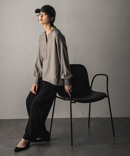 MAYSON GREY(メイソングレイ)の「【一瞬で楽とキレイを叶える】ナチュラルストレッチスキッパーブラウス≪セットアップ対応≫(シャツ/ブラウス・レディース・ベージュ/ブラック・M)」の13枚目の写真