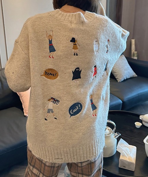 Doux Belle(ドゥーベル)の「刺繍入りデザインニット(ニット/セーター・レディース・グレー/ベージュ・FREE)」の1枚目の写真