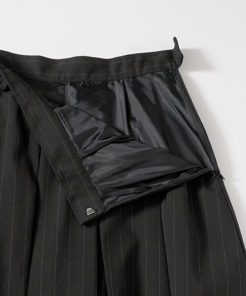 BEAUTY&YOUTH UNITED ARROWS(ビューティーアンドユースユナイテッドアローズ)の「ソリッド&ストライプ ワイドプリーツスカート(スカート・レディース・ダークグレー/ブラック・M/XS/S)」の21枚目の写真