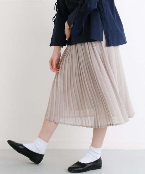 MERLOT（メルロー）の「シフォンプリーツミモレスカート575-7527TK（スカート・レディース・ブルー/ピンク/ベージュ/アイボリー/ブラック/カーキ・FREE）」の4枚目の写真