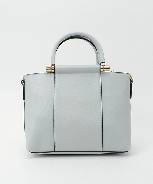 NATURAL BEAUTY BASIC（ナチュラルビューティーベーシック）の「切替ボックスショルダーバッグ（トートバッグ・レディース・イエロー/ネイビー/ブルー/ブルー系その他/ダークネイビー/イエロー系その他・ﾌﾘ-）」の3枚目の写真