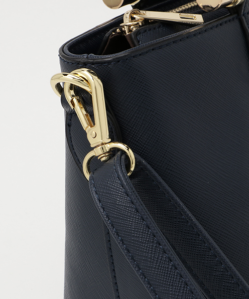 NATURAL BEAUTY BASIC（ナチュラルビューティーベーシック）の「切替ボックスショルダーバッグ（トートバッグ・レディース・イエロー/ネイビー/ブルー/ブルー系その他/ダークネイビー/イエロー系その他・ﾌﾘ-）」の10枚目の写真