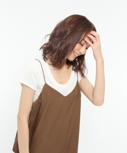 LAKOLE(ラコレ)の「【UVカット】ピーチサテンキャミソール / LAKOLE(キャミソール・レディース・ダークブラウン/ブラック/カーキ/アイボリー・MEDIUM/SMALL/LARGE)」の3枚目の写真
