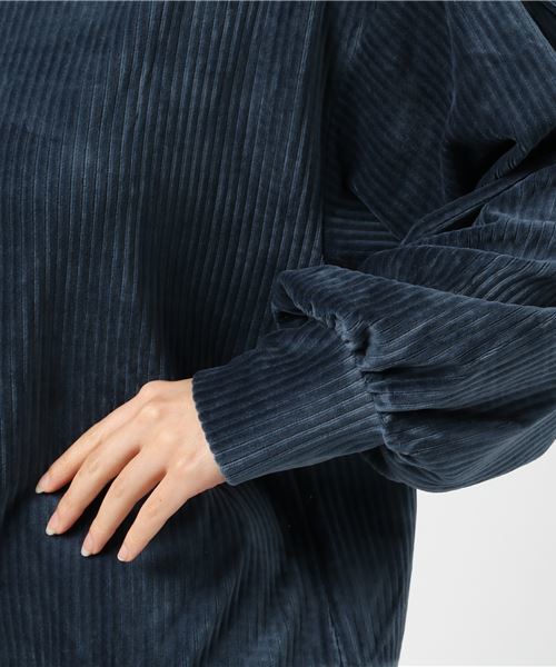 WEGO（ウィゴー）の「WEGO/カットコールハイネックボリュームプルオーバー（スウェット・レディース・ダークグリーン/オフホワイト/ブラック/キャメル/ライトピンク・FREE）」の9枚目の写真