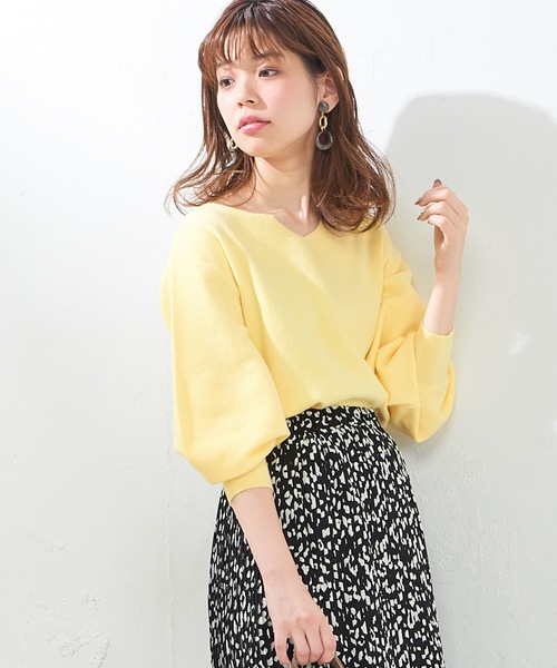 natural couture（ナチュラルクチュール）の「きれいめキーネックニット（ニット/セーター・レディース・ブラック/ベージュ/オフホワイト/イエロー/ラベンダー・FREE）」の5枚目の写真