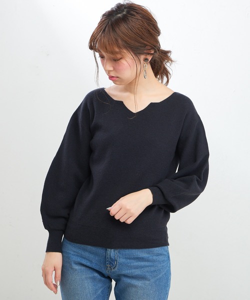 natural couture（ナチュラルクチュール）の「きれいめキーネックニット（ニット/セーター・レディース・ブラック/ベージュ/オフホワイト/イエロー/ラベンダー・FREE）」の7枚目の写真